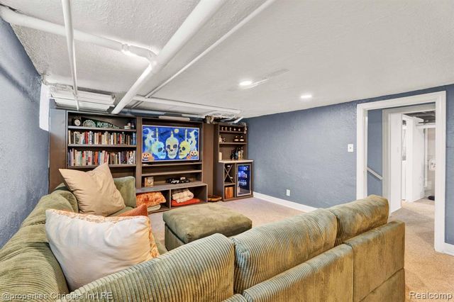 22627 Brookdale Street, Farmington, MI 48336