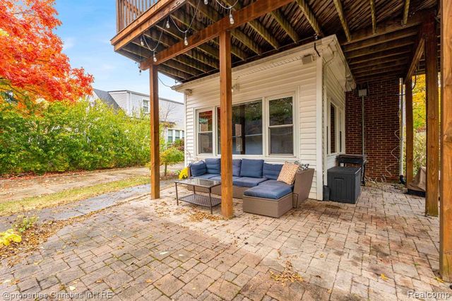 22627 Brookdale Street, Farmington, MI 48336