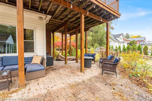 22627 Brookdale Street, Farmington, MI 48336