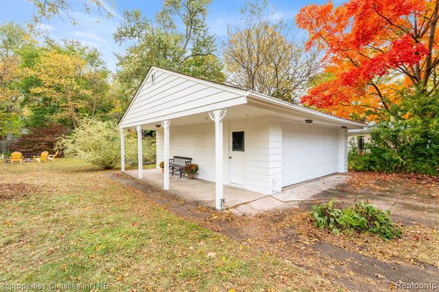 22627 Brookdale Street, Farmington, MI 48336