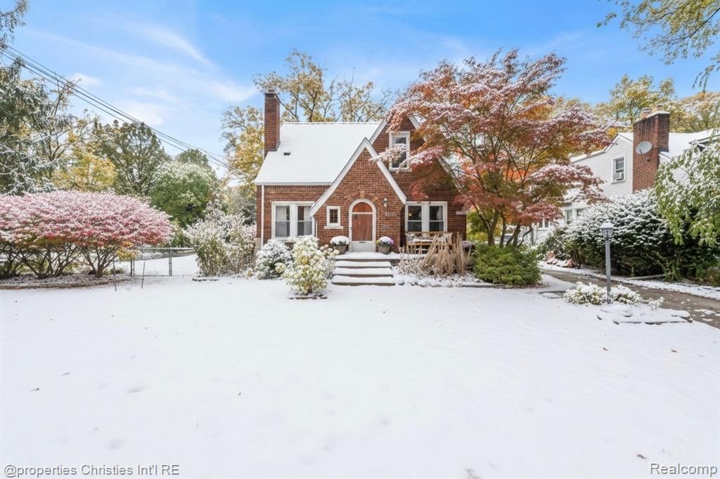 22627 Brookdale Street, Farmington, MI 48336