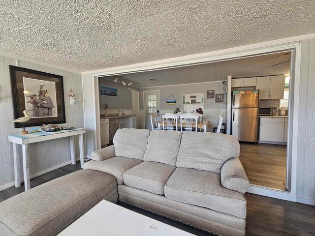 1942 Kingfisher Dr., Surfside Beach, SC 29575