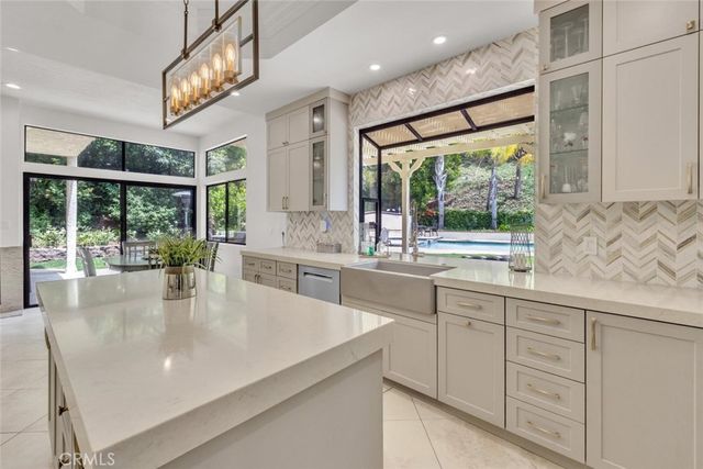 6066 Lake Lindero DR, Agoura Hills, CA 91301