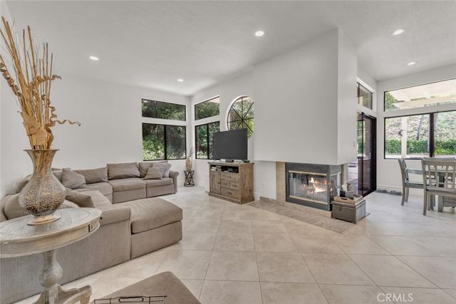 6066 Lake Lindero DR, Agoura Hills, CA 91301