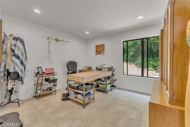 6066 Lake Lindero DR, Agoura Hills, CA 91301