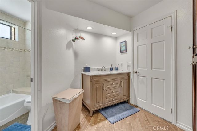 6066 Lake Lindero DR, Agoura Hills, CA 91301