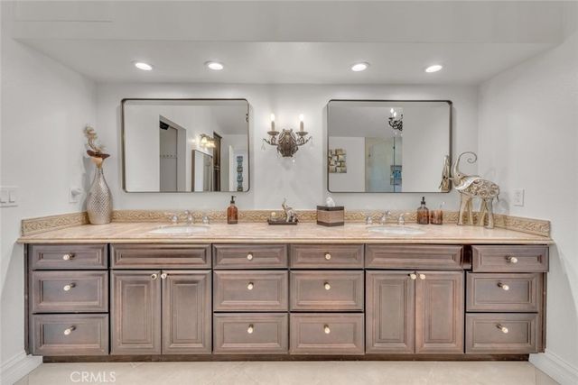 6066 Lake Lindero DR, Agoura Hills, CA 91301
