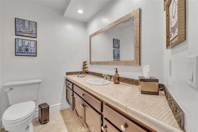 6066 Lake Lindero DR, Agoura Hills, CA 91301