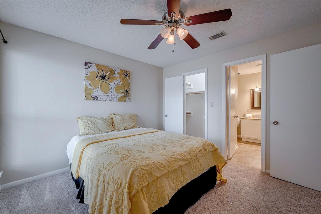 Image 10 of property listing at 203 Lakeview Terrace G, Montgomery, TX 77356