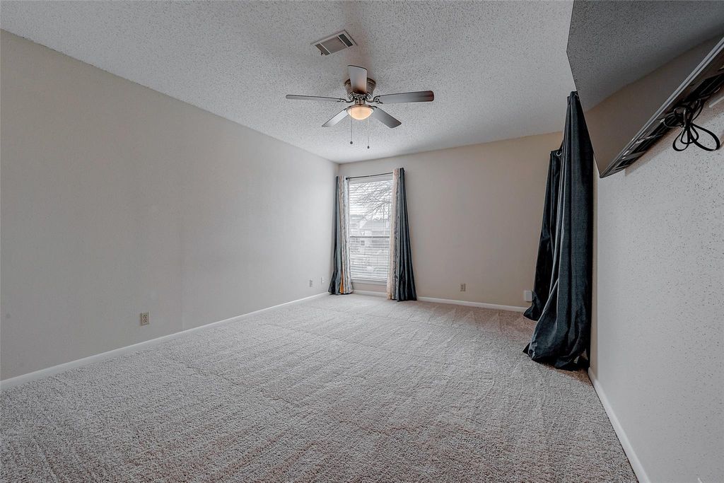 Image 11 of property listing at 203 Lakeview Terrace G, Montgomery, TX 77356