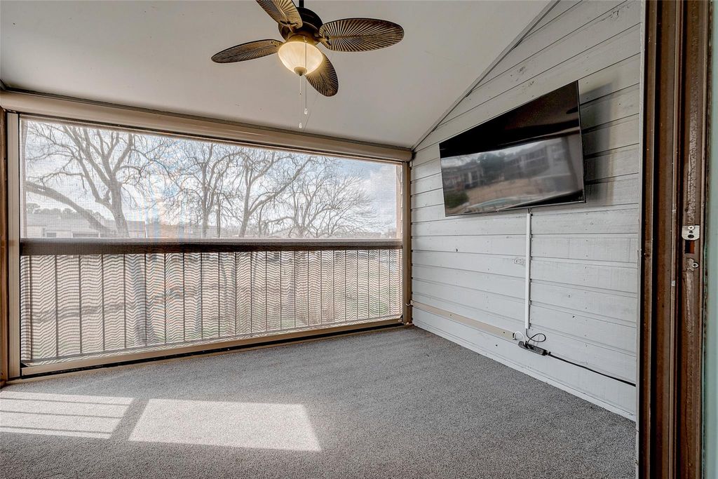 Image 14 of property listing at 203 Lakeview Terrace G, Montgomery, TX 77356