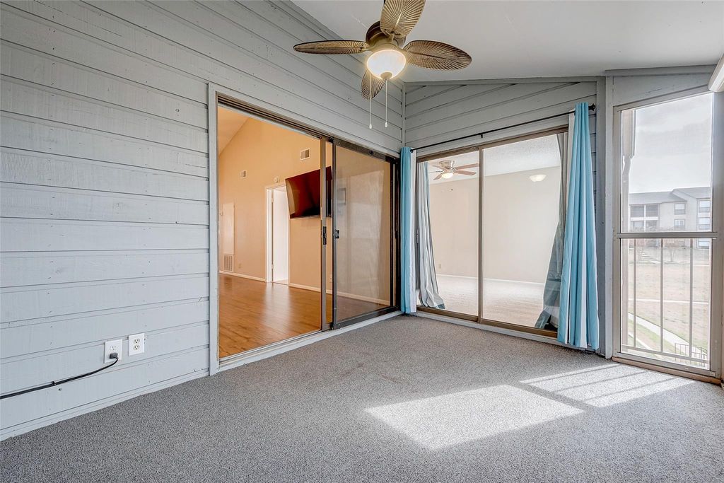 Image 15 of property listing at 203 Lakeview Terrace G, Montgomery, TX 77356