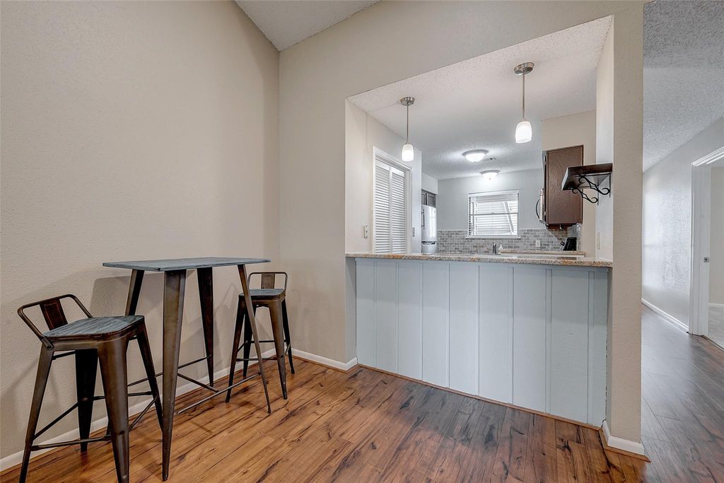 Image 4 of property listing at 203 Lakeview Terrace G, Montgomery, TX 77356