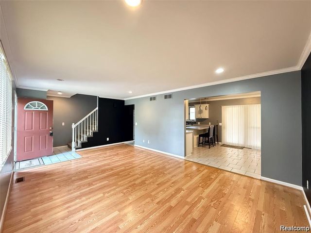 8334 Mckinley, Center Line, MI 48015