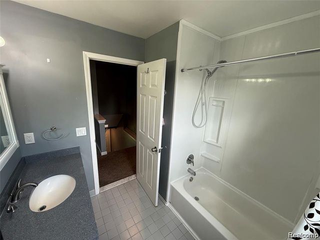 8334 Mckinley, Center Line, MI 48015