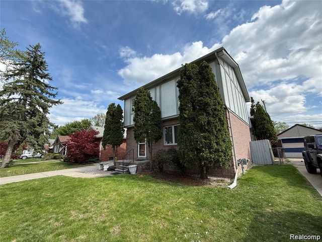 8334 Mckinley, Center Line, MI 48015