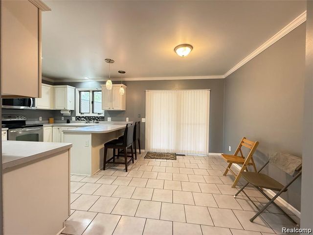 8334 Mckinley, Center Line, MI 48015