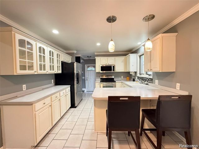 8334 Mckinley, Center Line, MI 48015