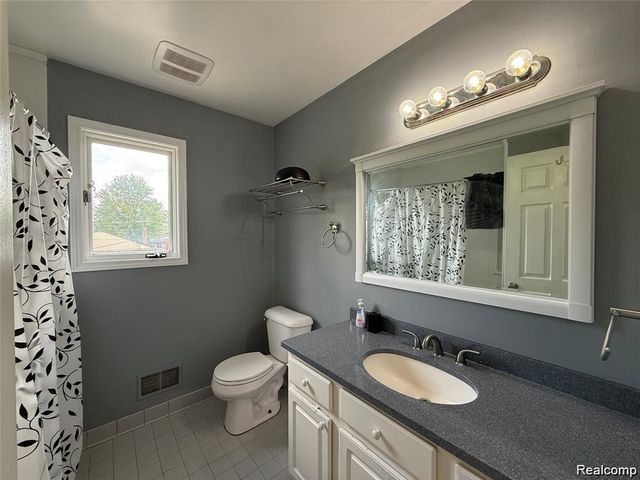 8334 Mckinley, Center Line, MI 48015