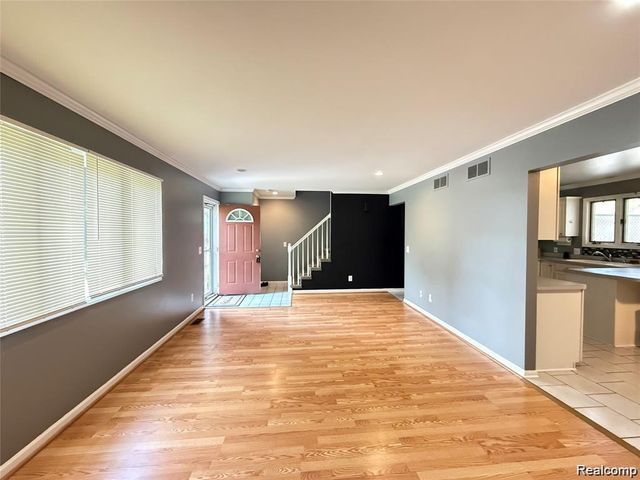 8334 Mckinley, Center Line, MI 48015