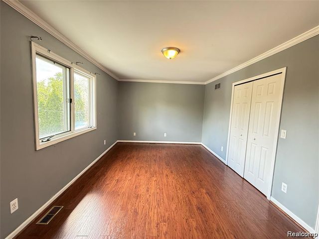 8334 Mckinley, Center Line, MI 48015