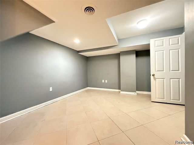 8334 Mckinley, Center Line, MI 48015