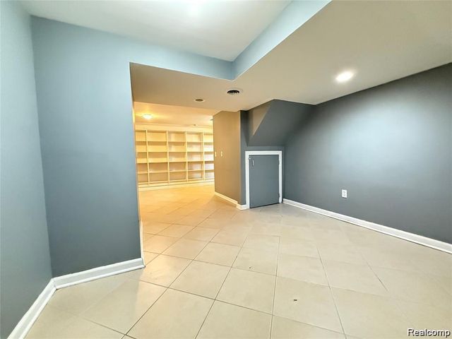 8334 Mckinley, Center Line, MI 48015