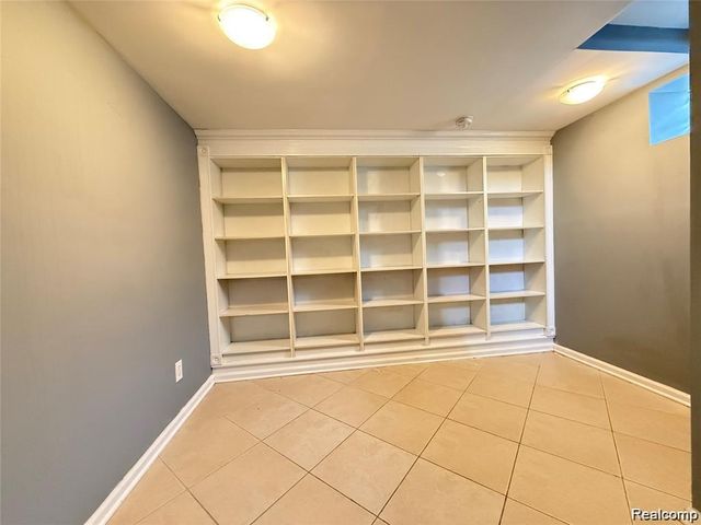 8334 Mckinley, Center Line, MI 48015