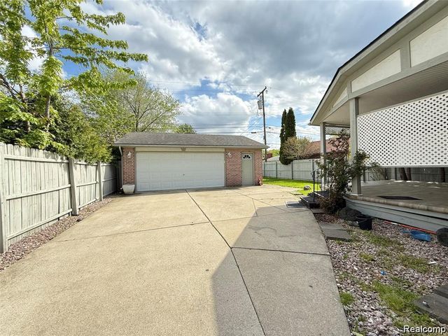 8334 Mckinley, Center Line, MI 48015