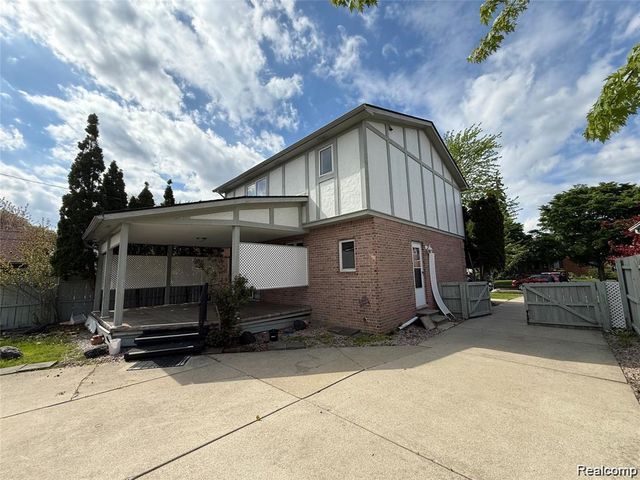 8334 Mckinley, Center Line, MI 48015
