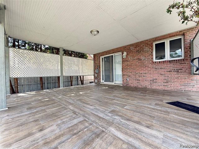 8334 Mckinley, Center Line, MI 48015