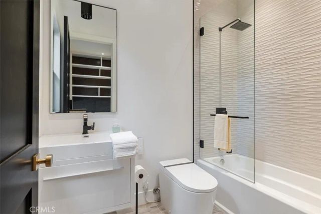 14717 Otsego Street, Sherman Oaks, CA 91403