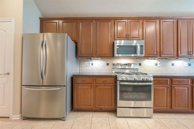 18903 Pinewood Point Lane, Tomball, TX 77377