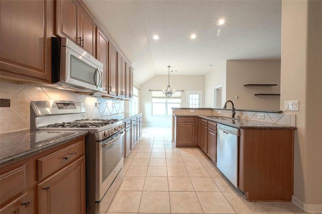 18903 Pinewood Point Lane, Tomball, TX 77377