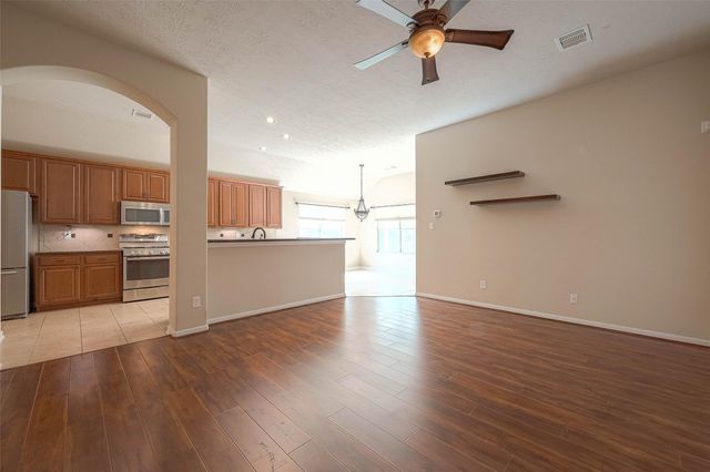 18903 Pinewood Point Lane, Tomball, TX 77377