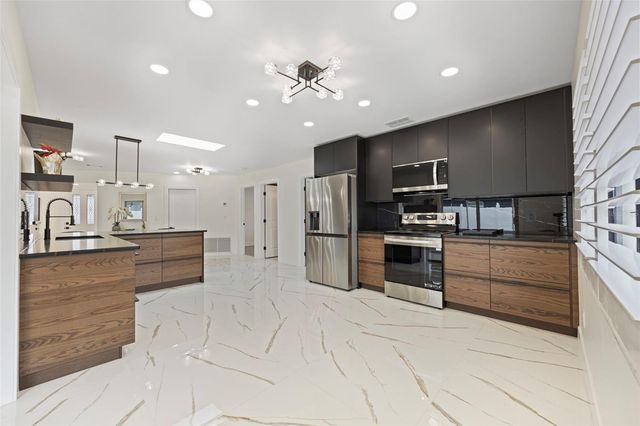 5921 DENVER STREET NE, St Petersburg, FL 33703