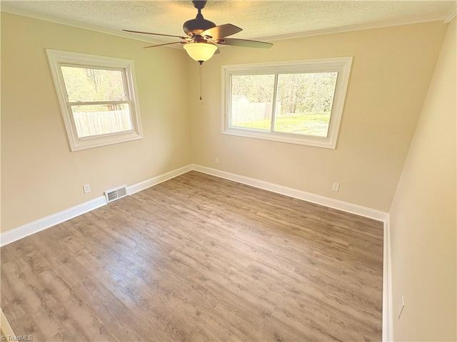 118 Lakeview Circle, Thomasville, NC 27360