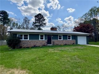 118 Lakeview Circle, Thomasville, NC 27360