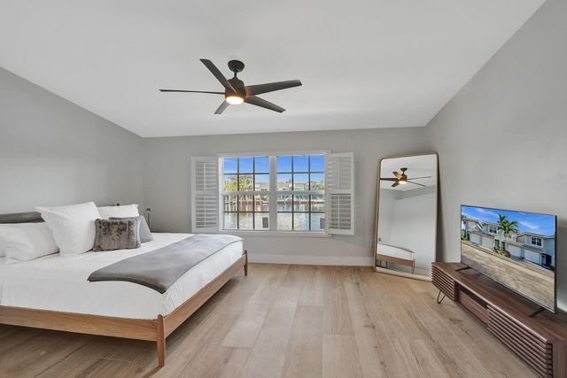 876 Jeffery Street, Boca Raton, FL 33487
