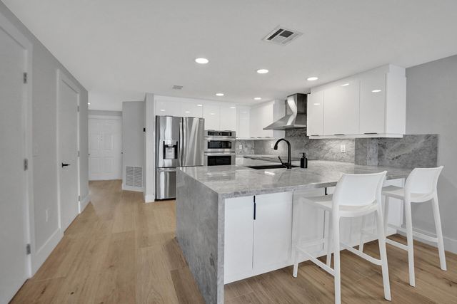 876 Jeffery Street, Boca Raton, FL 33487