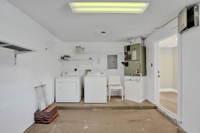 876 Jeffery Street, Boca Raton, FL 33487