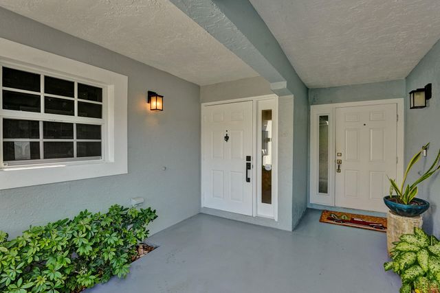 876 Jeffery Street, Boca Raton, FL 33487