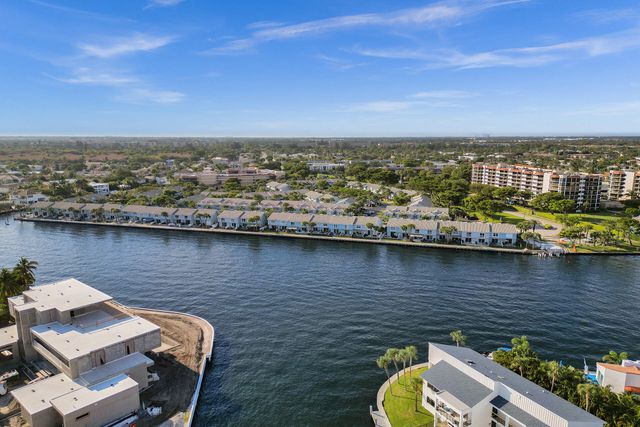 876 Jeffery Street, Boca Raton, FL 33487