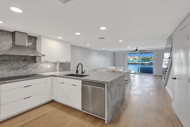 876 Jeffery Street, Boca Raton, FL 33487