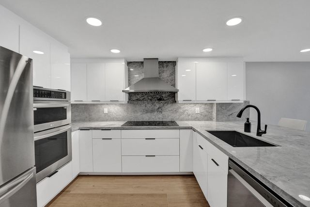 876 Jeffery Street, Boca Raton, FL 33487