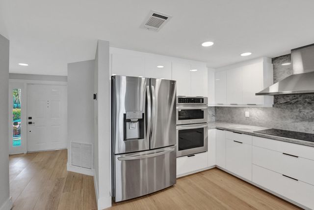 876 Jeffery Street, Boca Raton, FL 33487