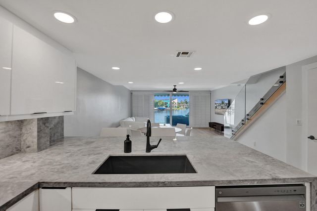 876 Jeffery Street, Boca Raton, FL 33487
