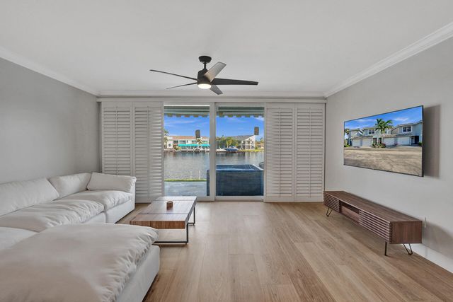 876 Jeffery Street, Boca Raton, FL 33487