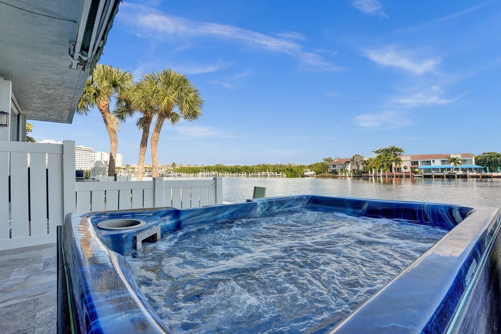 876 Jeffery Street, Boca Raton, FL 33487