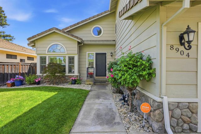 8904 Royal Gate Way, Elk Grove, CA 95624